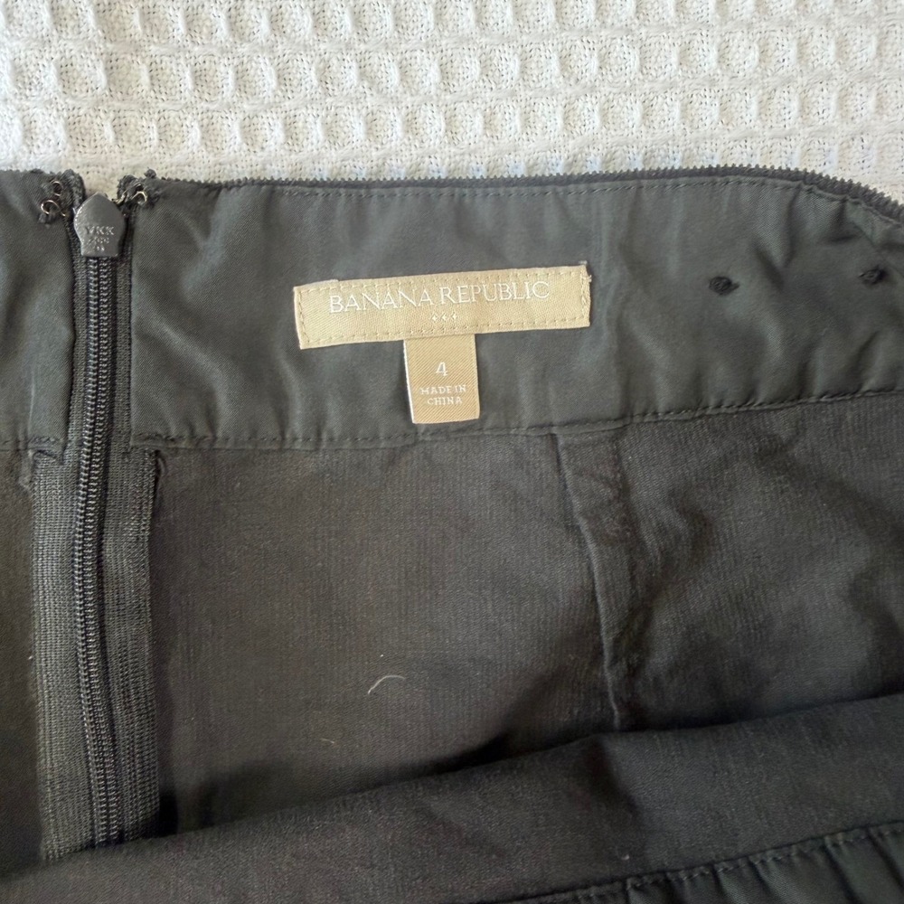 Banana Republic Womens Gray Corduroy Mini Skirt Size 4 Stretch Cotton Straight - Picture 2 of 5
